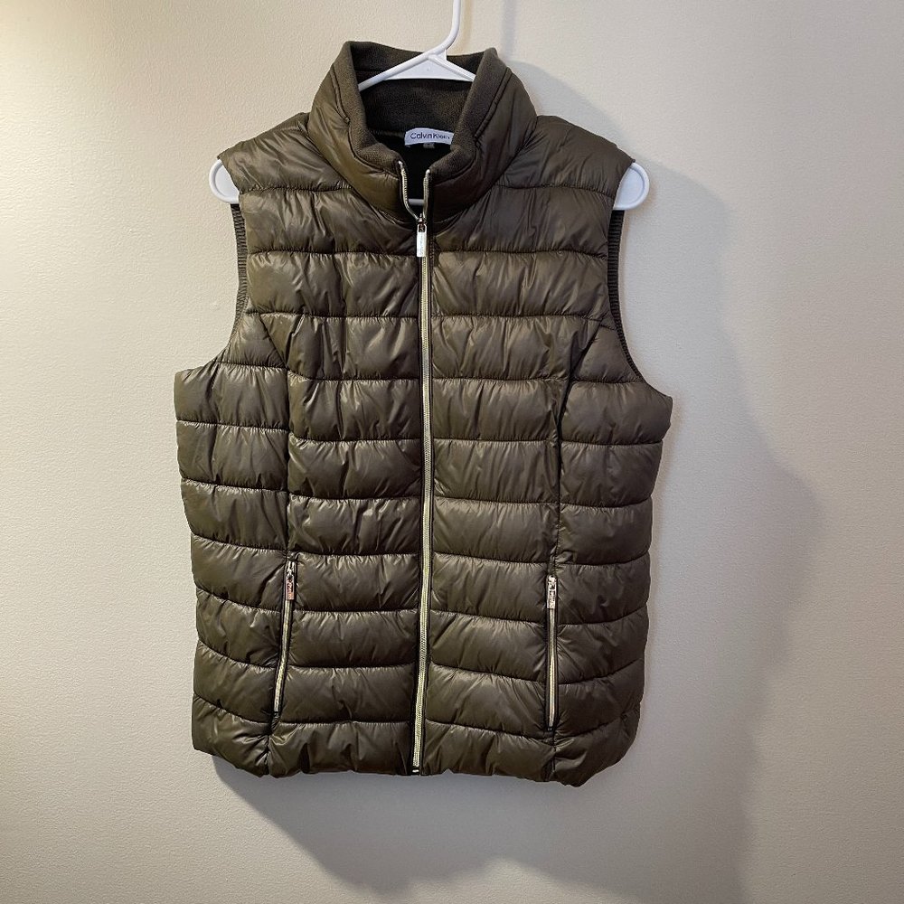 Calvin Klein puffer/sweater vest - Unique with sweater style back